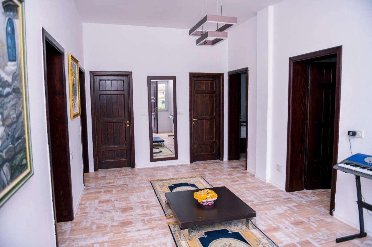 Hotel Vila C Plus Plus Μπεράτ Εξωτερικό φωτογραφία