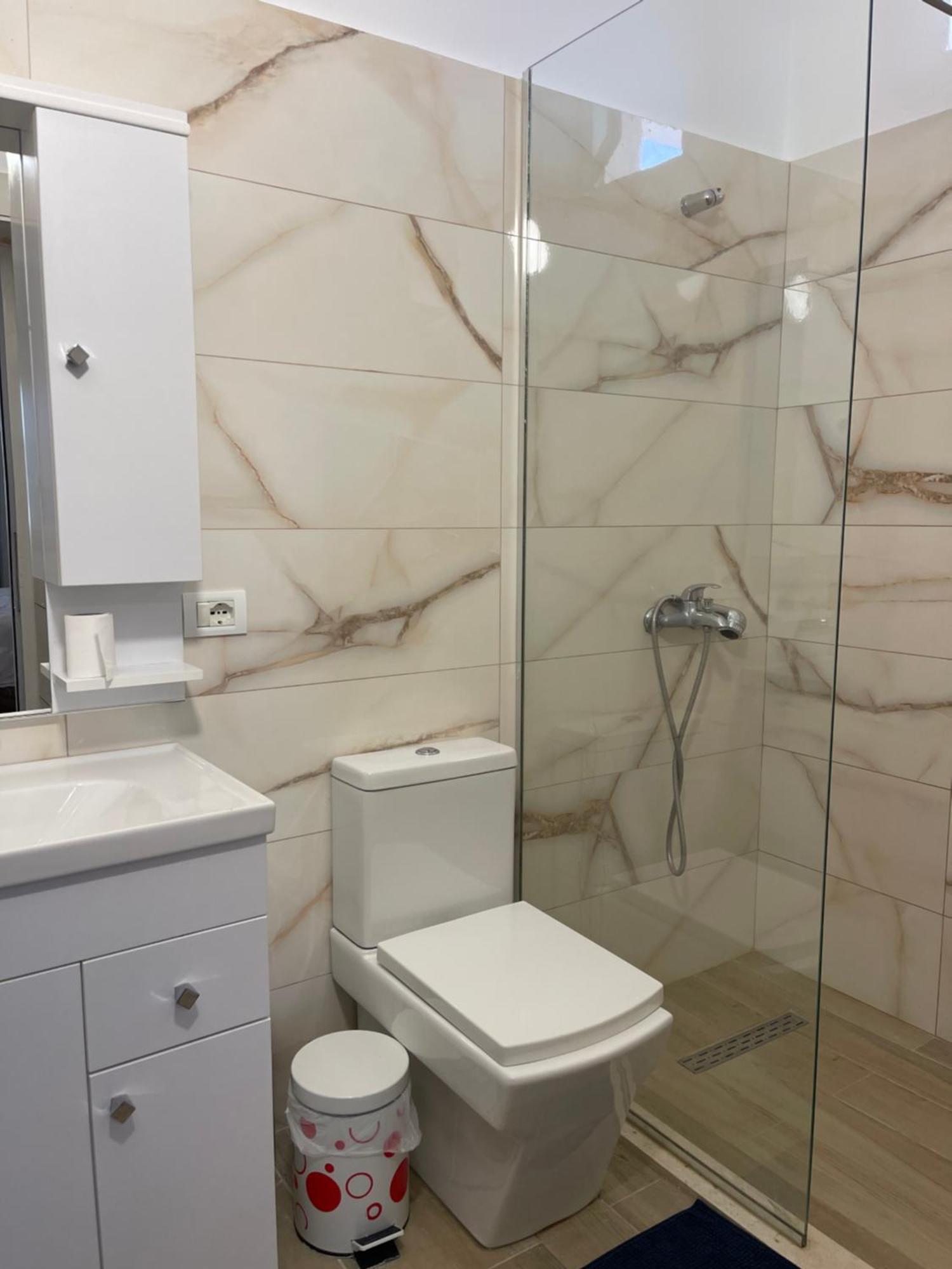 Hotel Vila C Plus Plus Μπεράτ Εξωτερικό φωτογραφία
