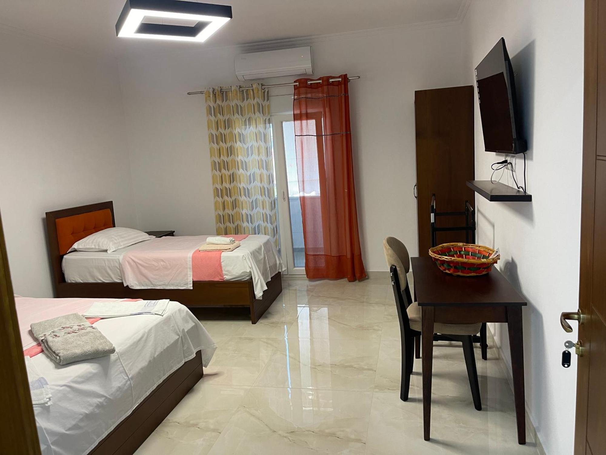 Hotel Vila C Plus Plus Μπεράτ Εξωτερικό φωτογραφία