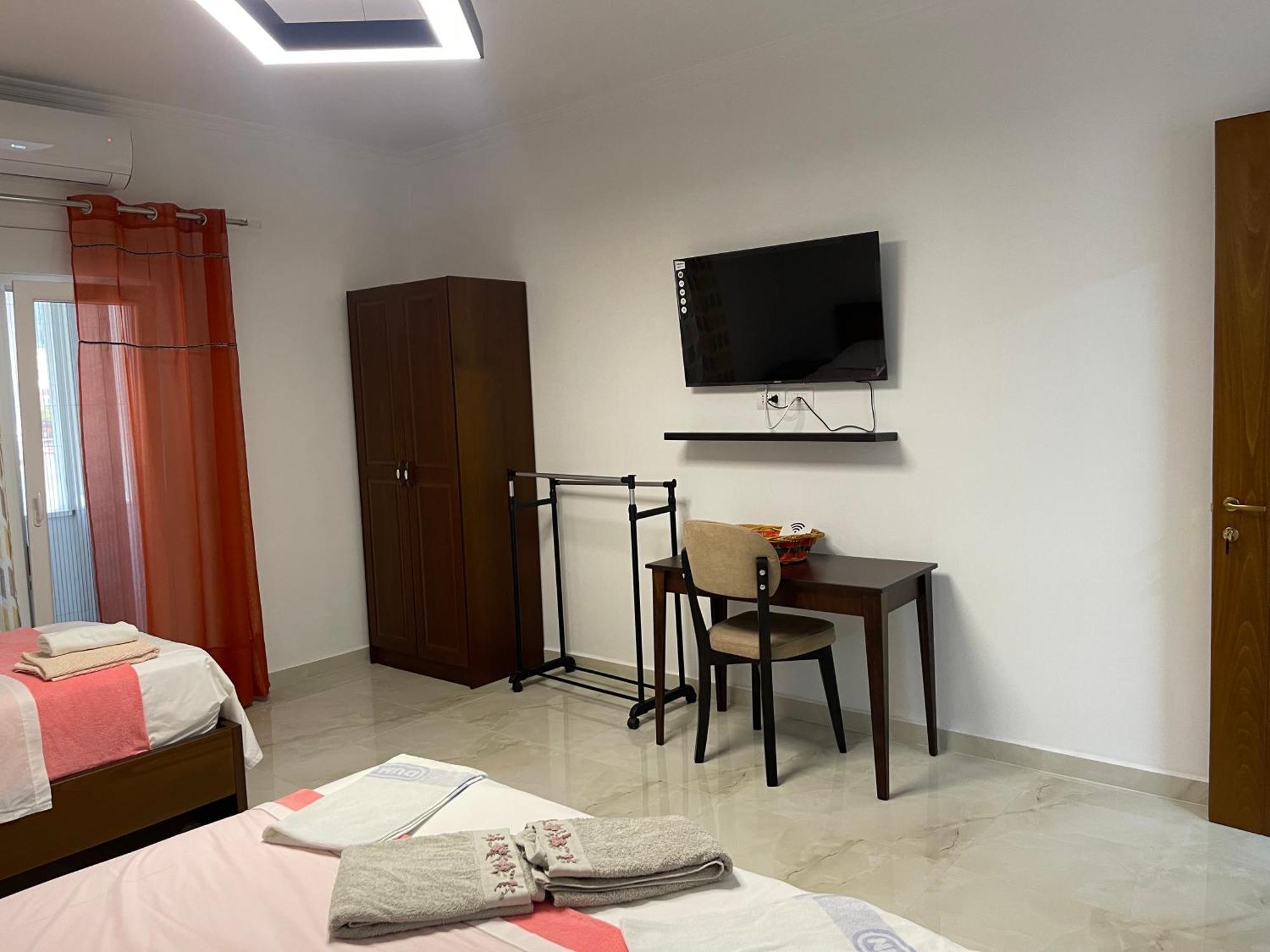 Hotel Vila C Plus Plus Μπεράτ Εξωτερικό φωτογραφία