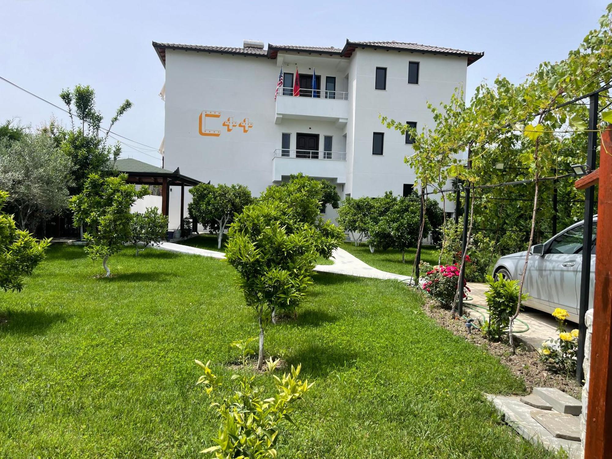Hotel Vila C Plus Plus Μπεράτ Εξωτερικό φωτογραφία