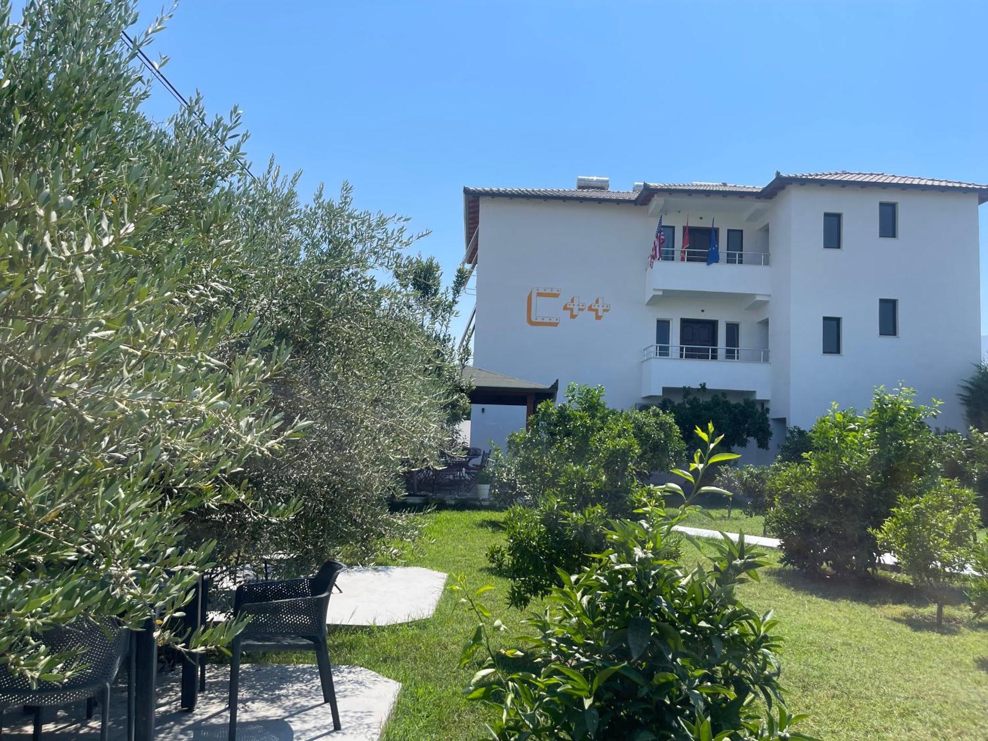Hotel Vila C Plus Plus Μπεράτ Εξωτερικό φωτογραφία