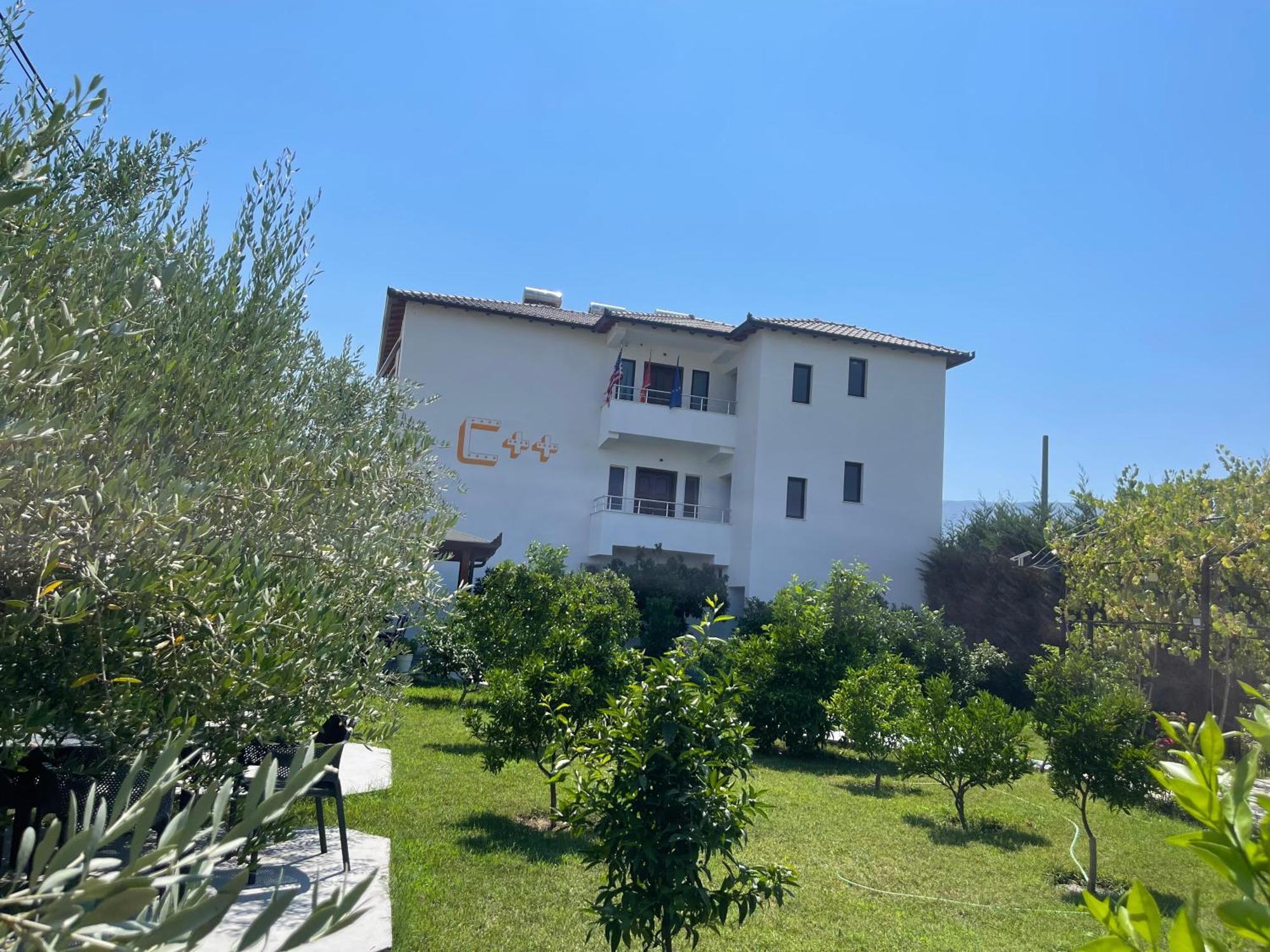 Hotel Vila C Plus Plus Μπεράτ Εξωτερικό φωτογραφία