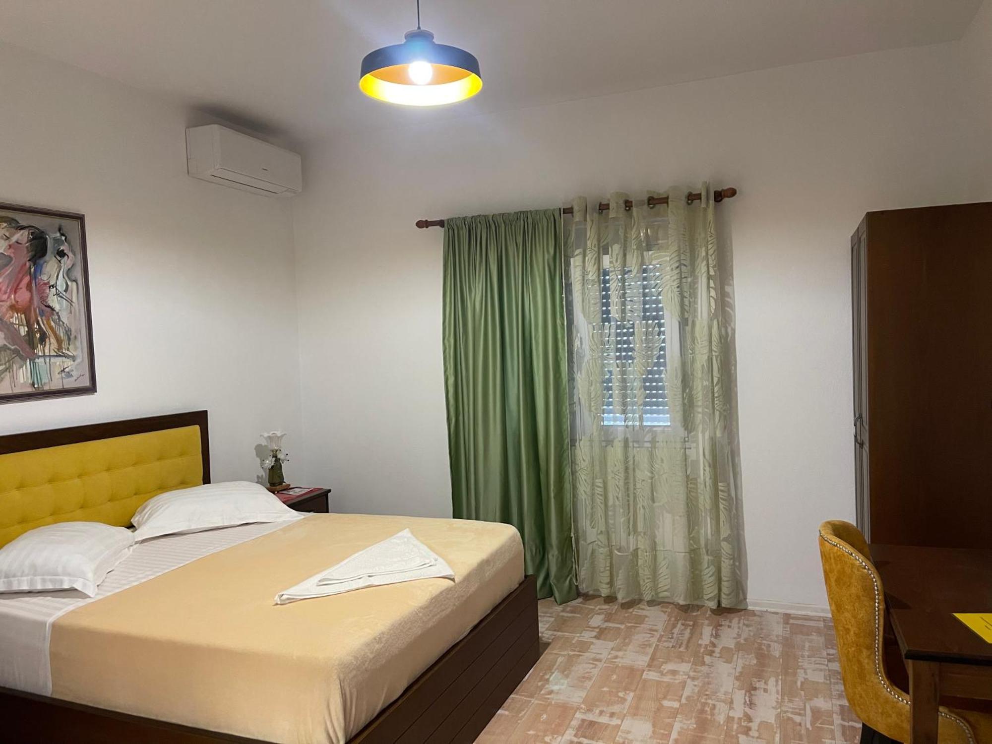 Hotel Vila C Plus Plus Μπεράτ Εξωτερικό φωτογραφία